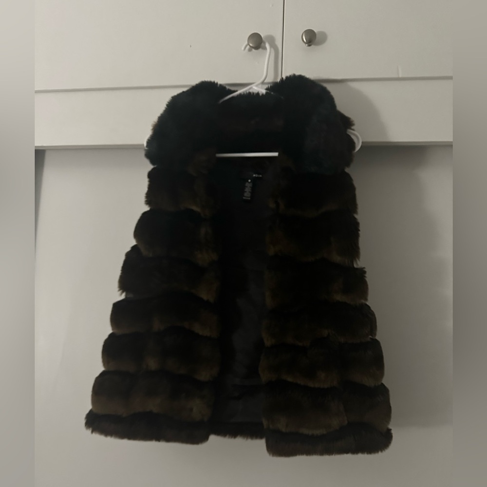 AqueWomen's Faux Fur Vest - Black / Brown